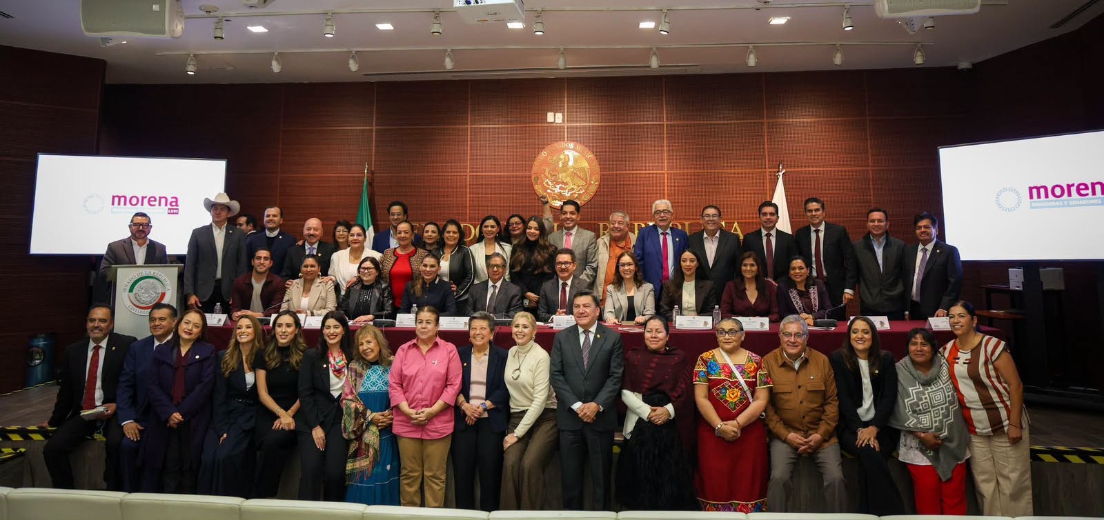Morena refuerza su estructura nacional rumbo a 2027; Víctor Mercado participa en encuentro político en el Senado