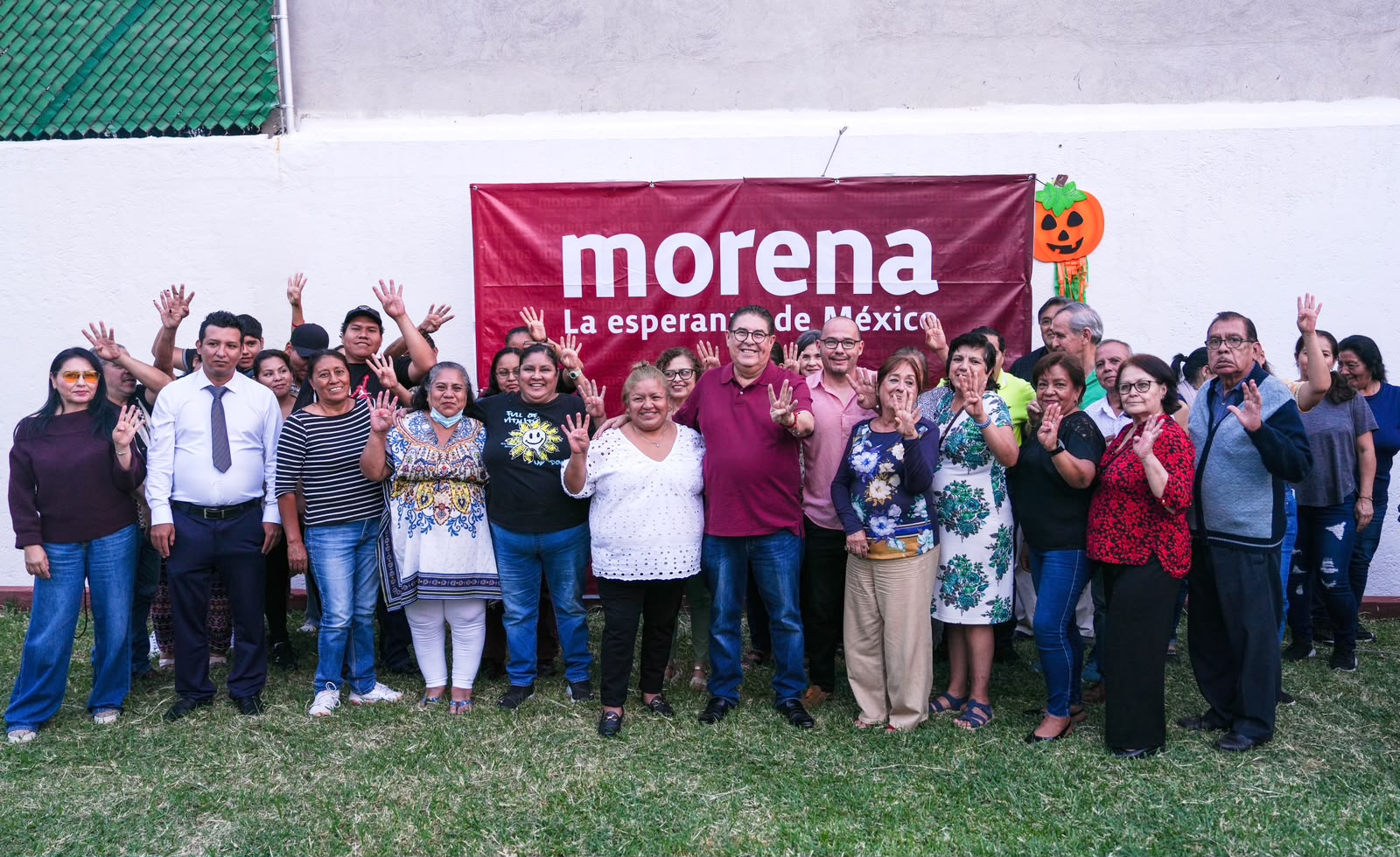 Víctor Mercado dialoga con vecinos de Lomas de la Selva