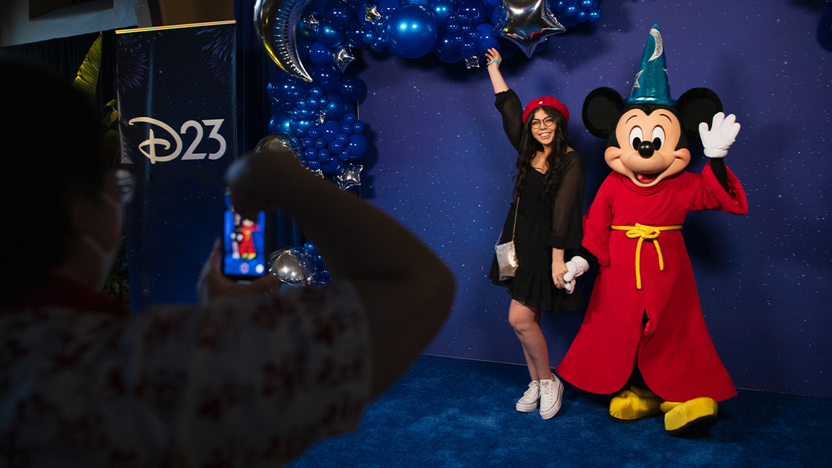 D23