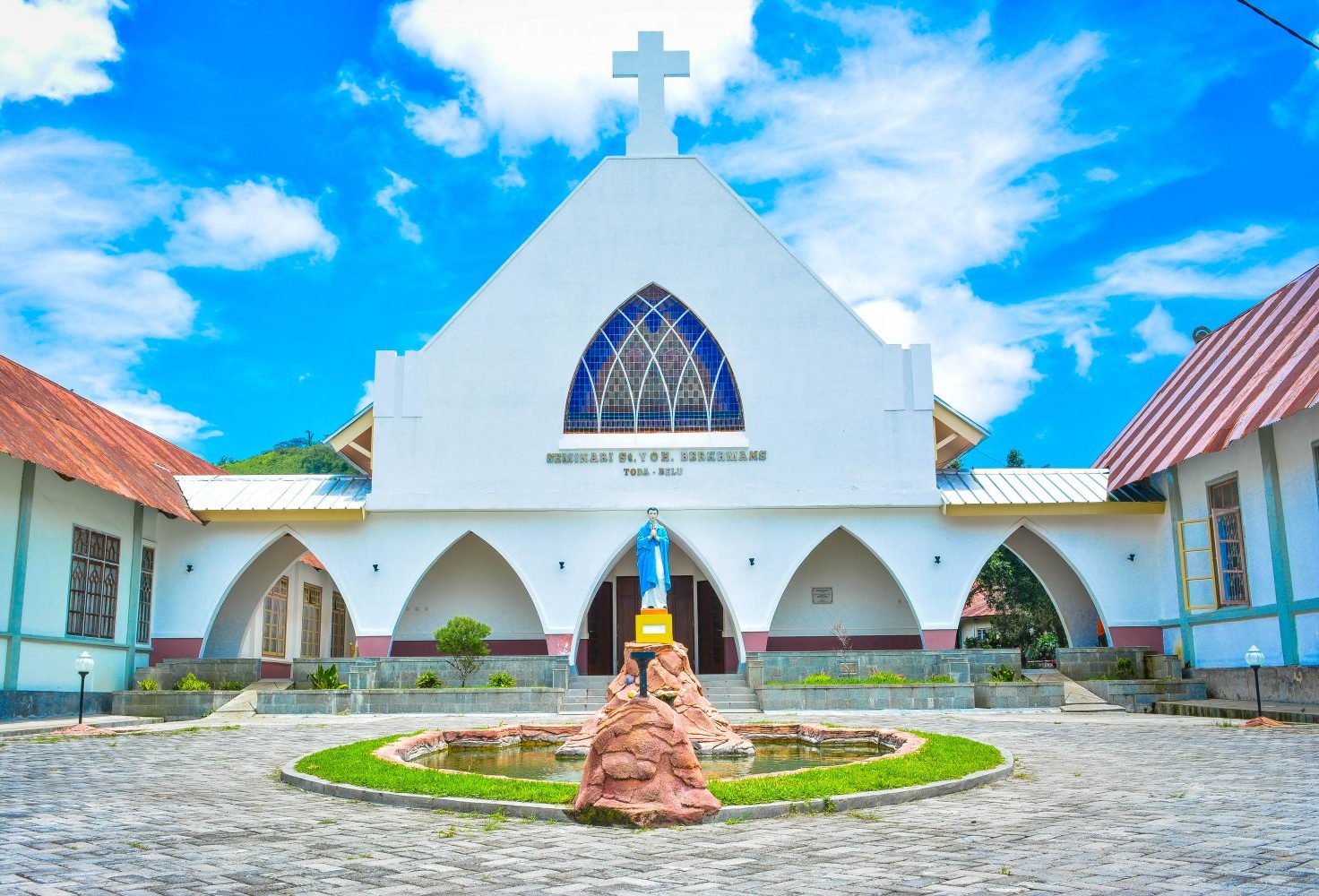 SEMINARI MENENGAH SANTO YOHANES BERKHMANS TODABELU MATALOKO