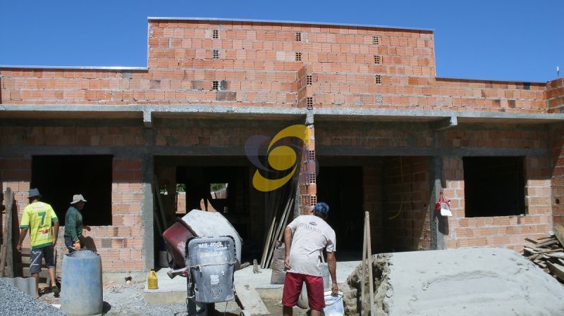 Casa com 2 dormitórios (sendo 1 suíte)