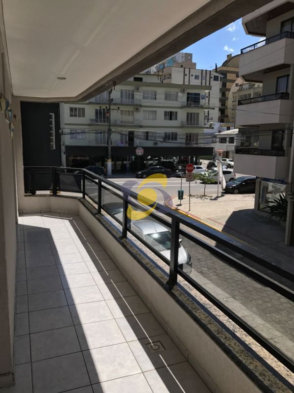 Aluguel de temporada: Apartamento 3 quartos na quadra do mar!