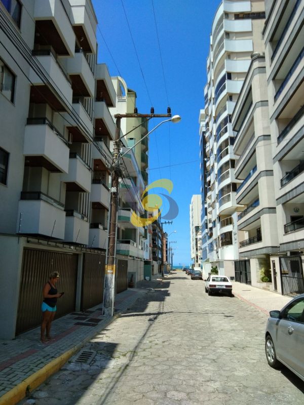Aluguel de verão: Apartamento com 2 quartos na quadra do mar!