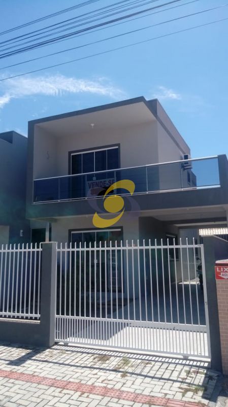 CASA 3 DORMITÓRIOS À VENDA NO PEREQUÊ