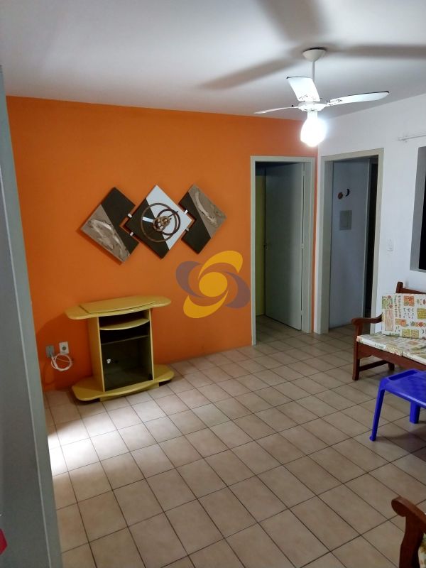 Apartamento bem localizado a 200m do mar com 2 dormitorios com ar