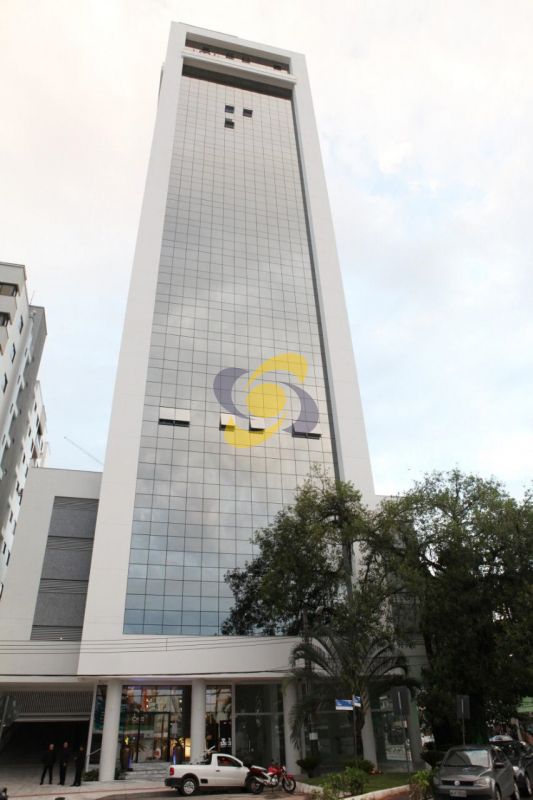 Excelente Sala comercial à venda em Balneário Camboriú Bem Localizada em Avenida Principal