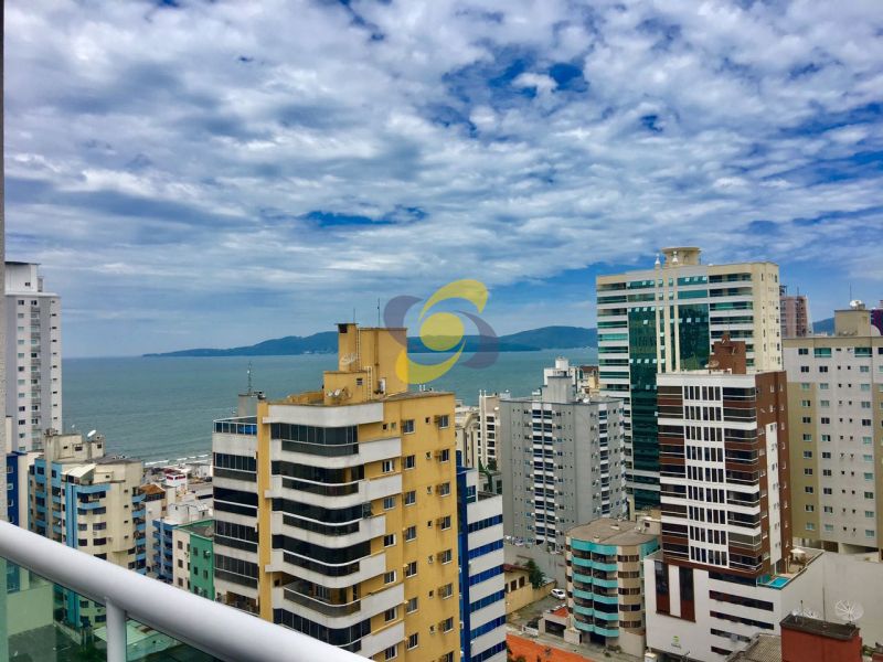 Excelente cobertura com 4 Suites sendo 2 Master suites c/ vista mar e Aproximadamente 290m² em Meia Praia - Itapema