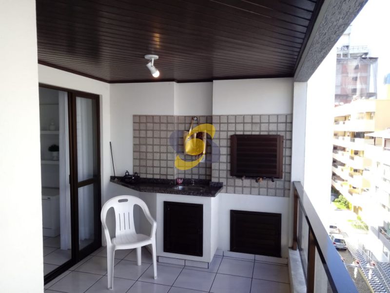 Apartamento Quadra mar: 03 Dormitórios !!