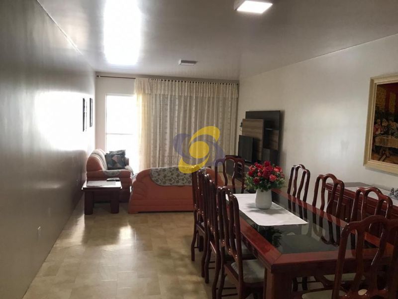 Apartamento com 3 dormitórios com ar condicionado sendo 1 suíte com 2 vagas de garagem - Meia Praia