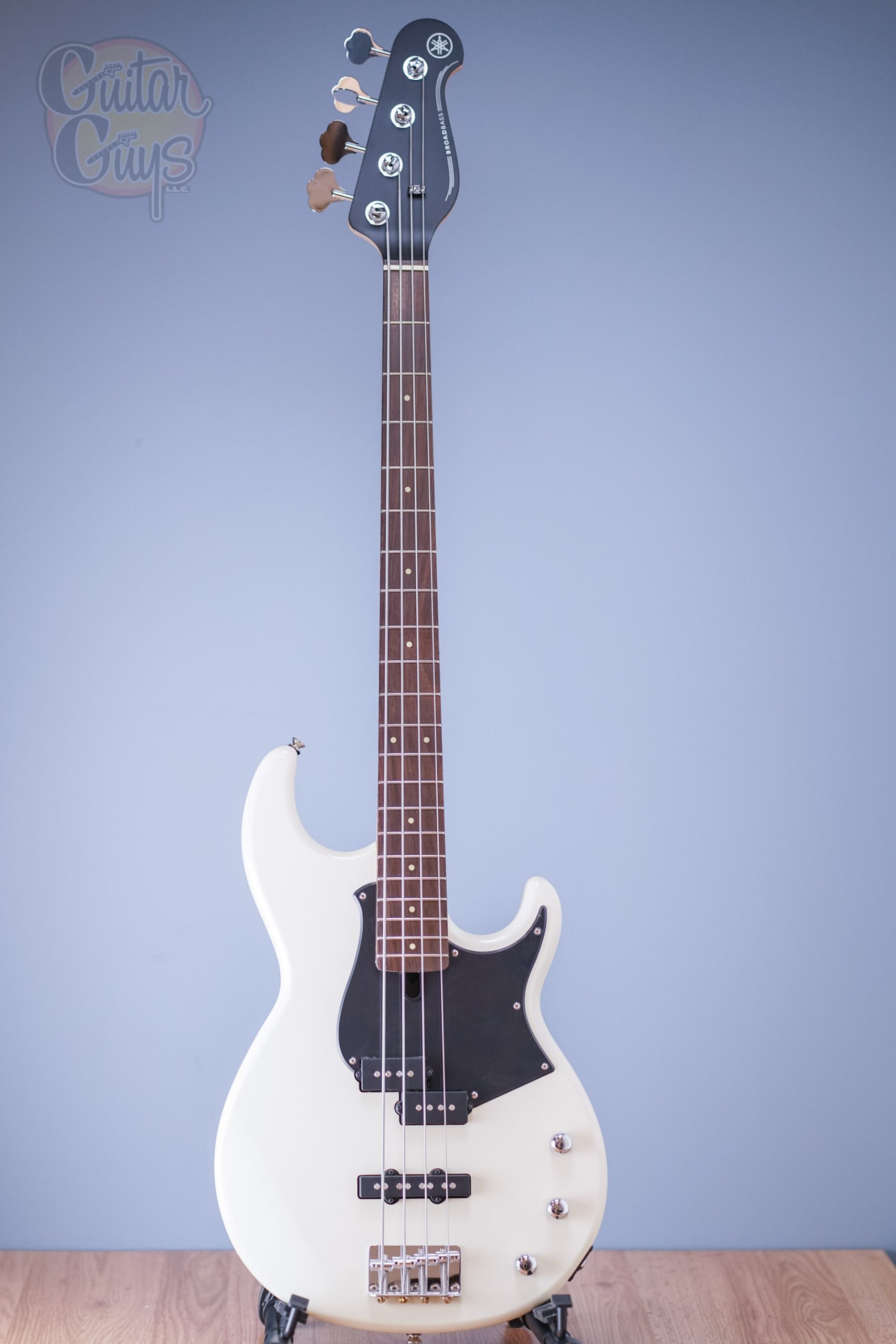 Yamaha BB234 (Vintage White) - Guitar Guys