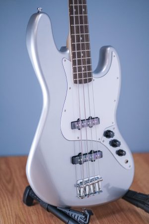 Squier AFFINITY SERIES JAZZ BASS (Slick Silver)
