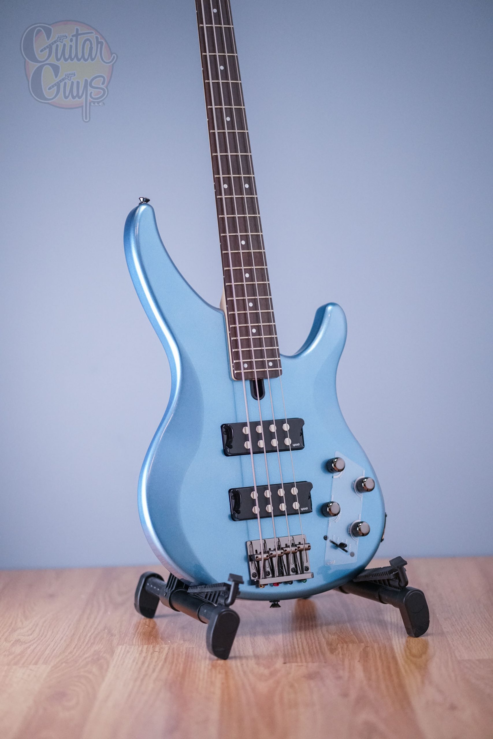 Yamaha TRBX304 (Factory Blue) DEMO - Guitar Guys