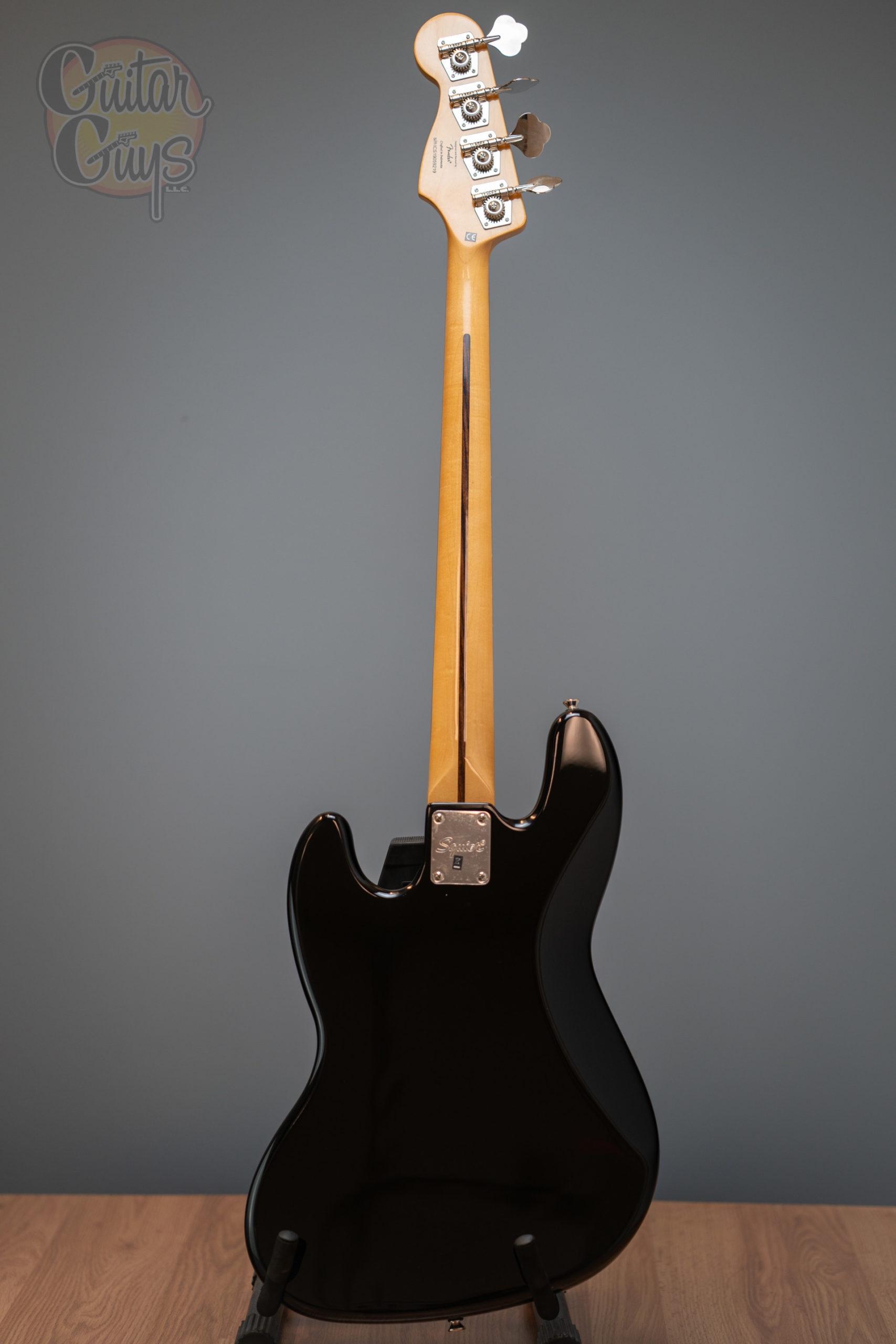 Squier Jazz Bass ClassicVibe 60’s Squier - Jazz Bass '60s Classic Vibe - Black | Mass Street Music
