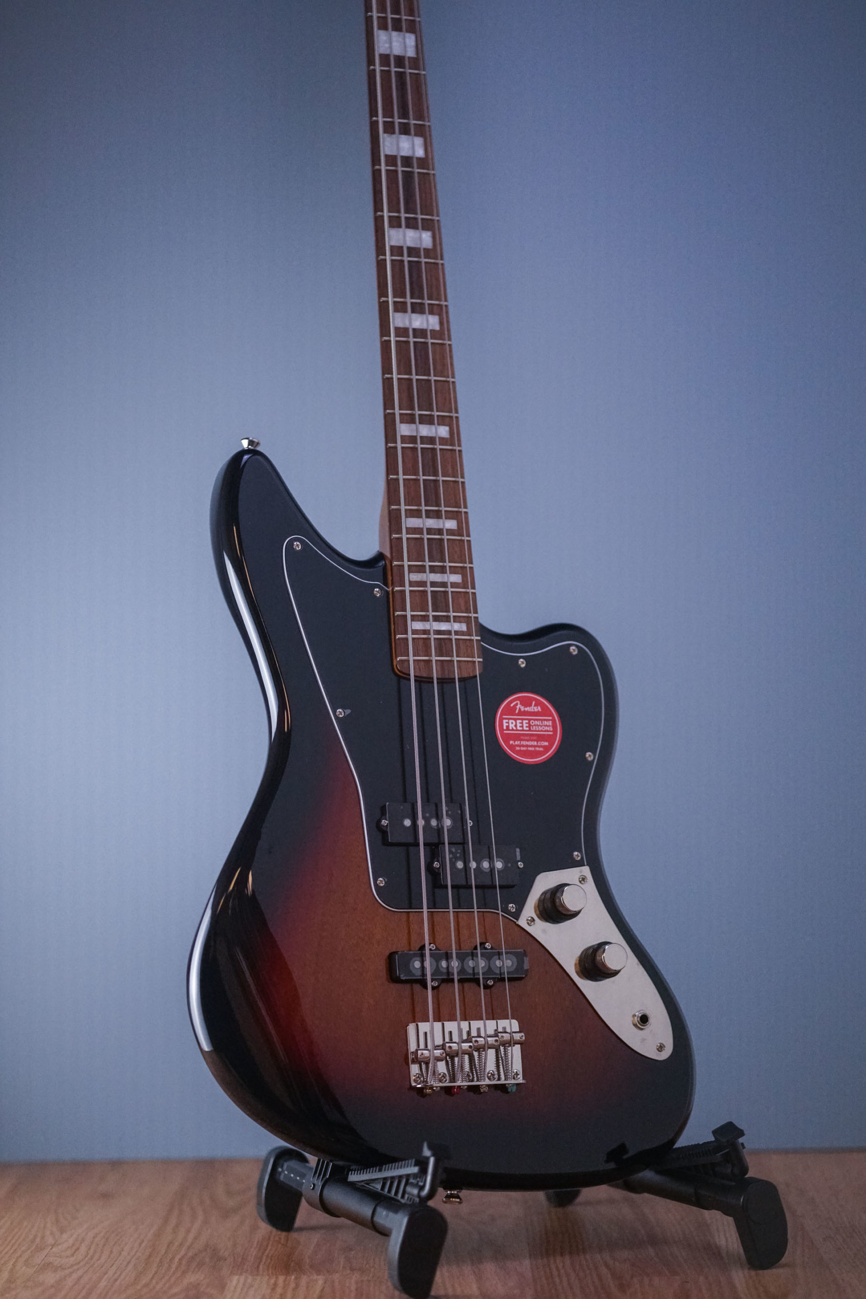 Squier CLASSIC VIBE JAGUAR BASS (3-Color Sunburst) - Guitar Guys