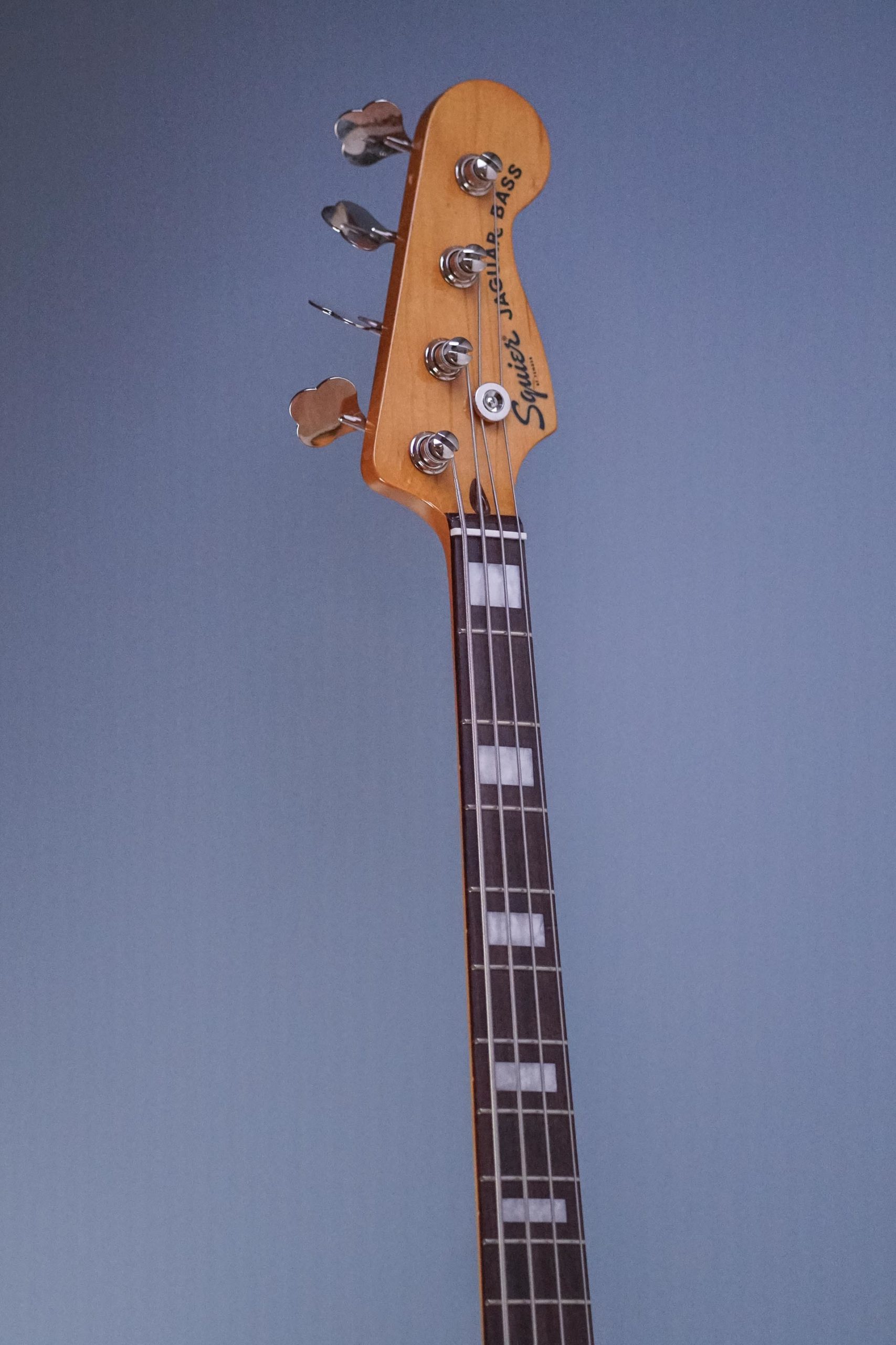 Squier CLASSIC VIBE JAGUAR BASS (Black) DEMO - Guitar Guys