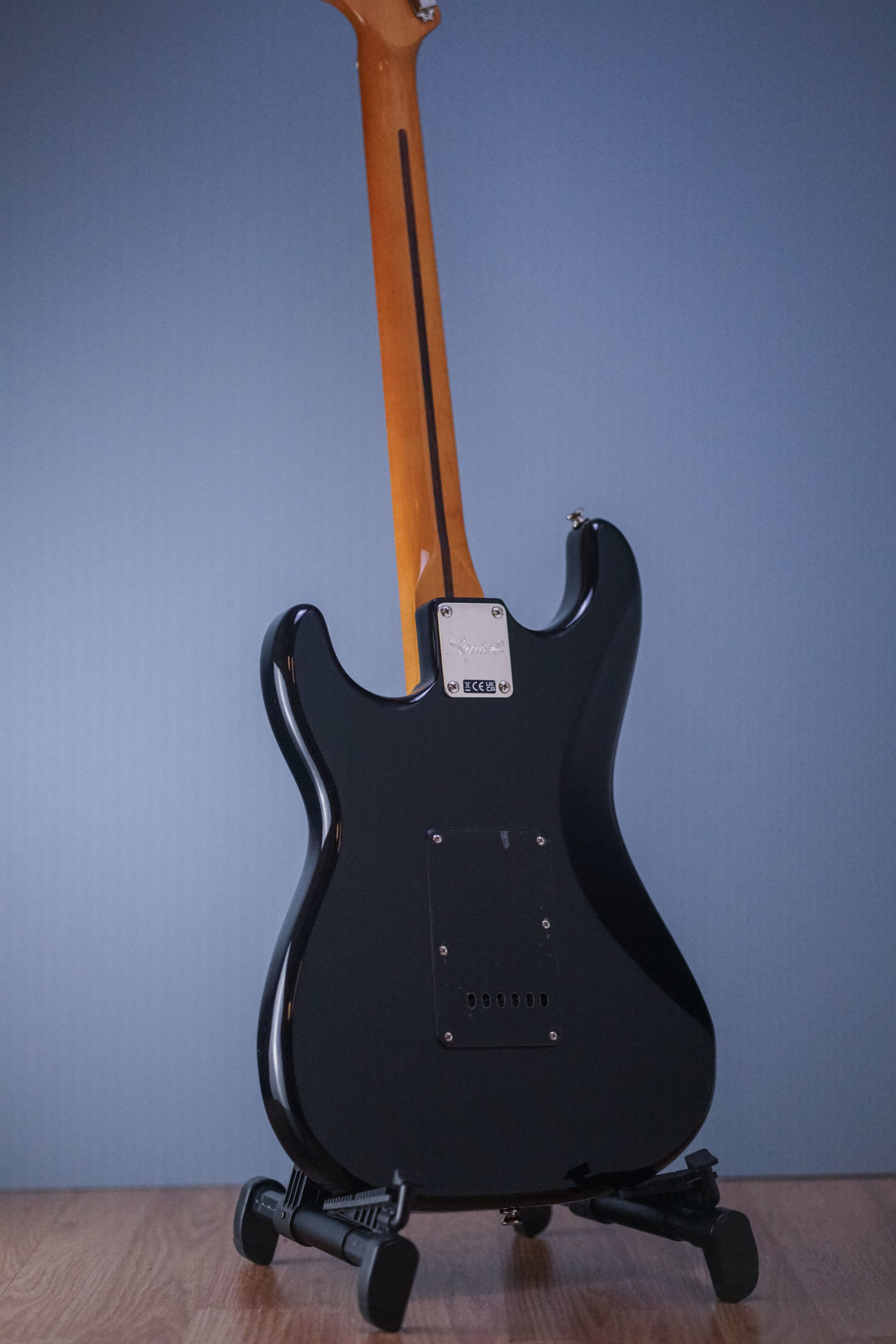 美品　Squier Classic Vibe 70s Stratocaster Amazon.com: Squier Classic Vibe 70s Stratocaster Electric