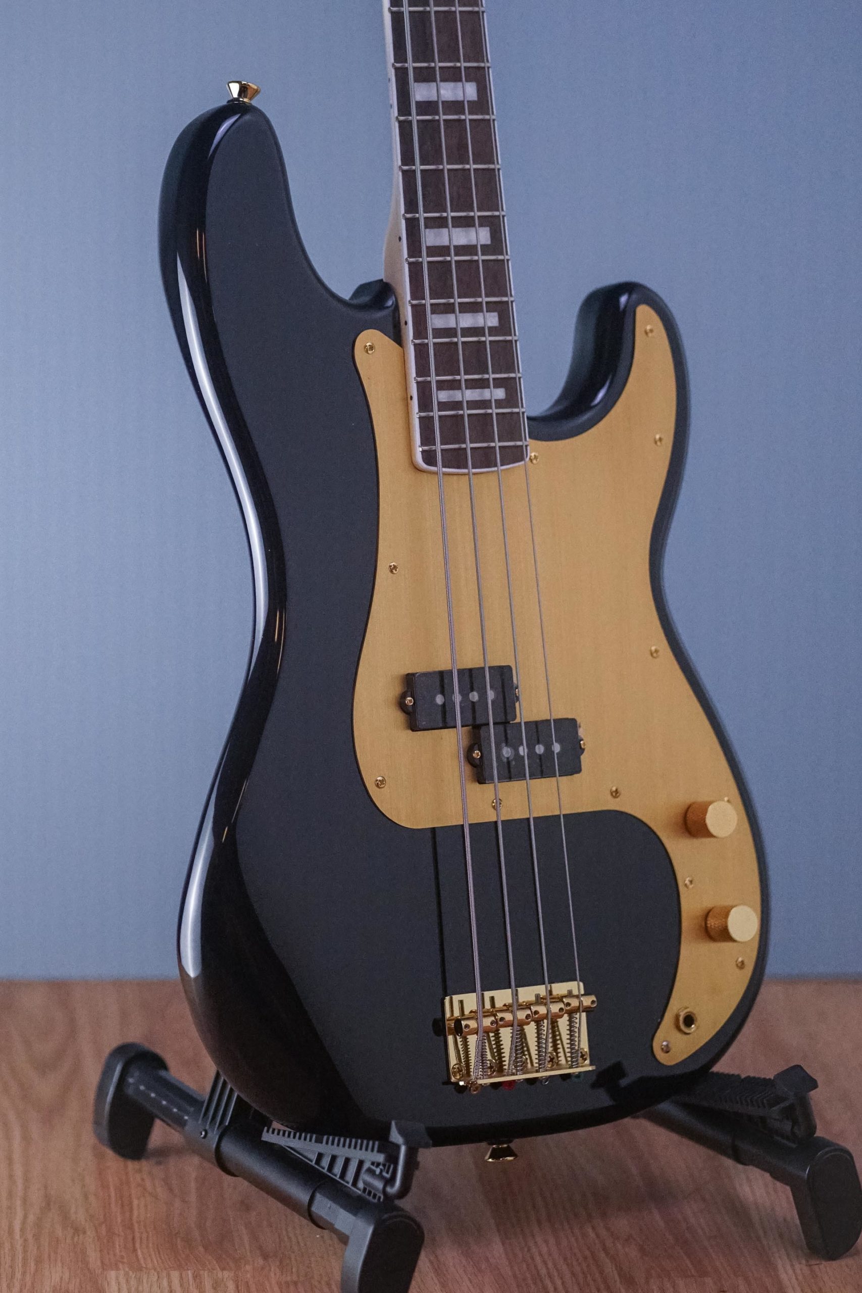 Squier 40th Anniversary Precision Bass Gold Edition LF Black
