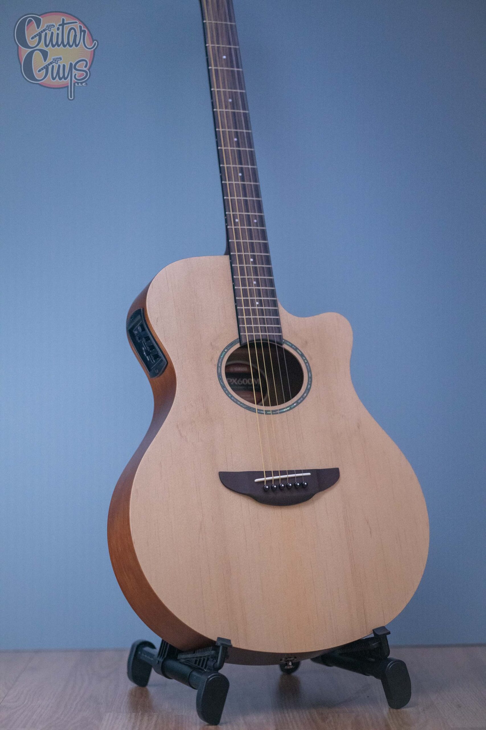 Yamaha APX600M Natural Satin DEMO