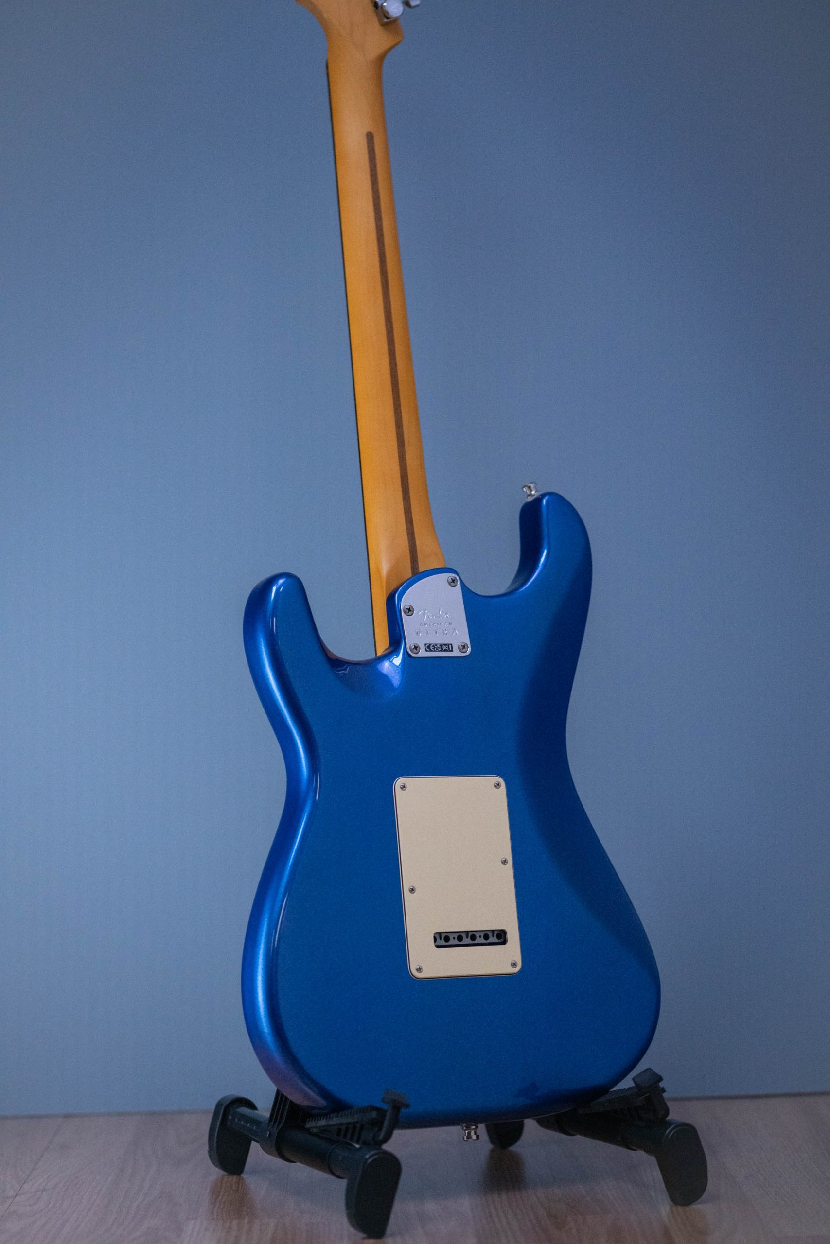 Fender American Ultra Stratocaster HSS RW Cobra Blue