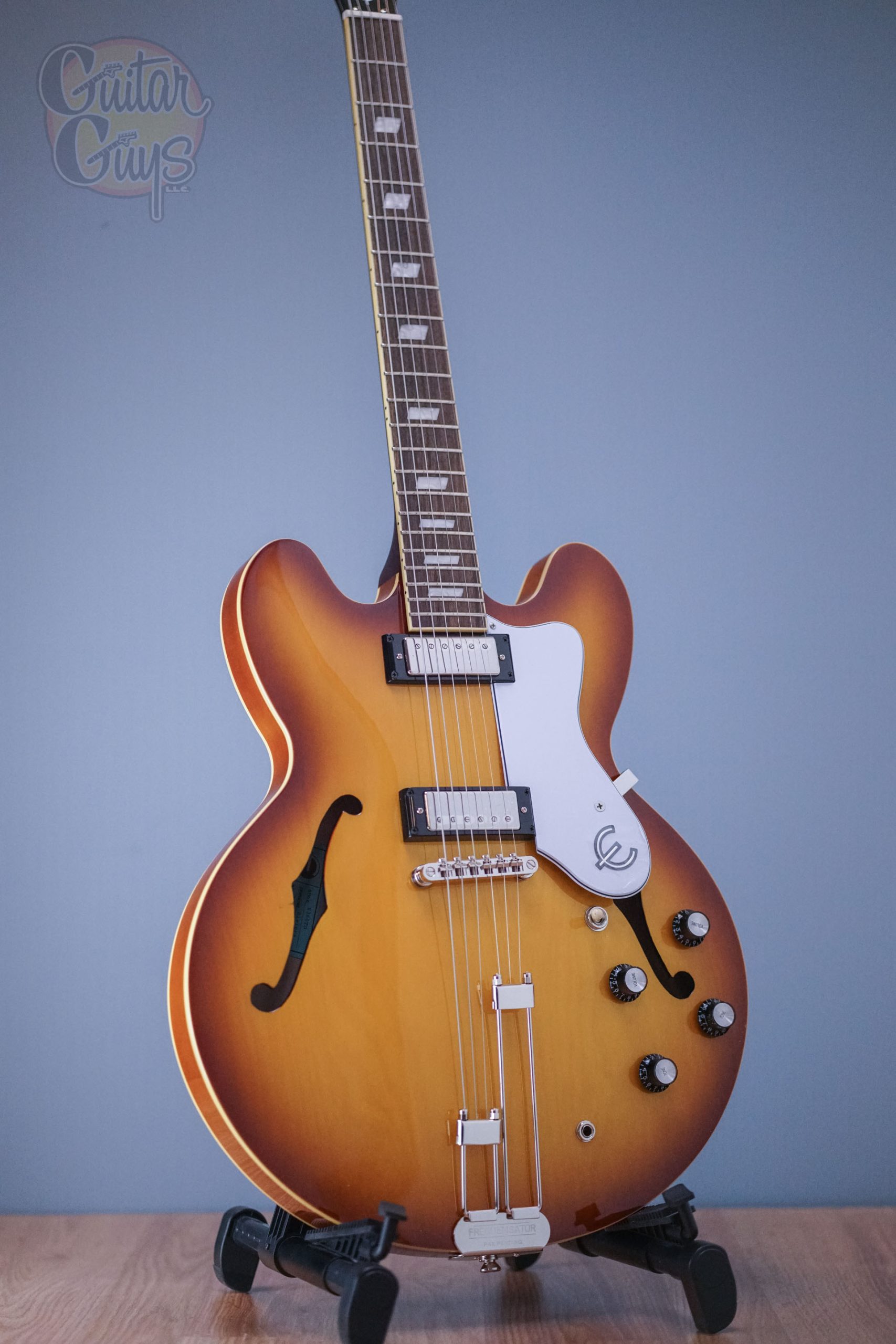 135/Epiphone Riviera  Tan 2024年製 Epiphone Riviera Semi-Hollowbody Archtop Electric Guitar