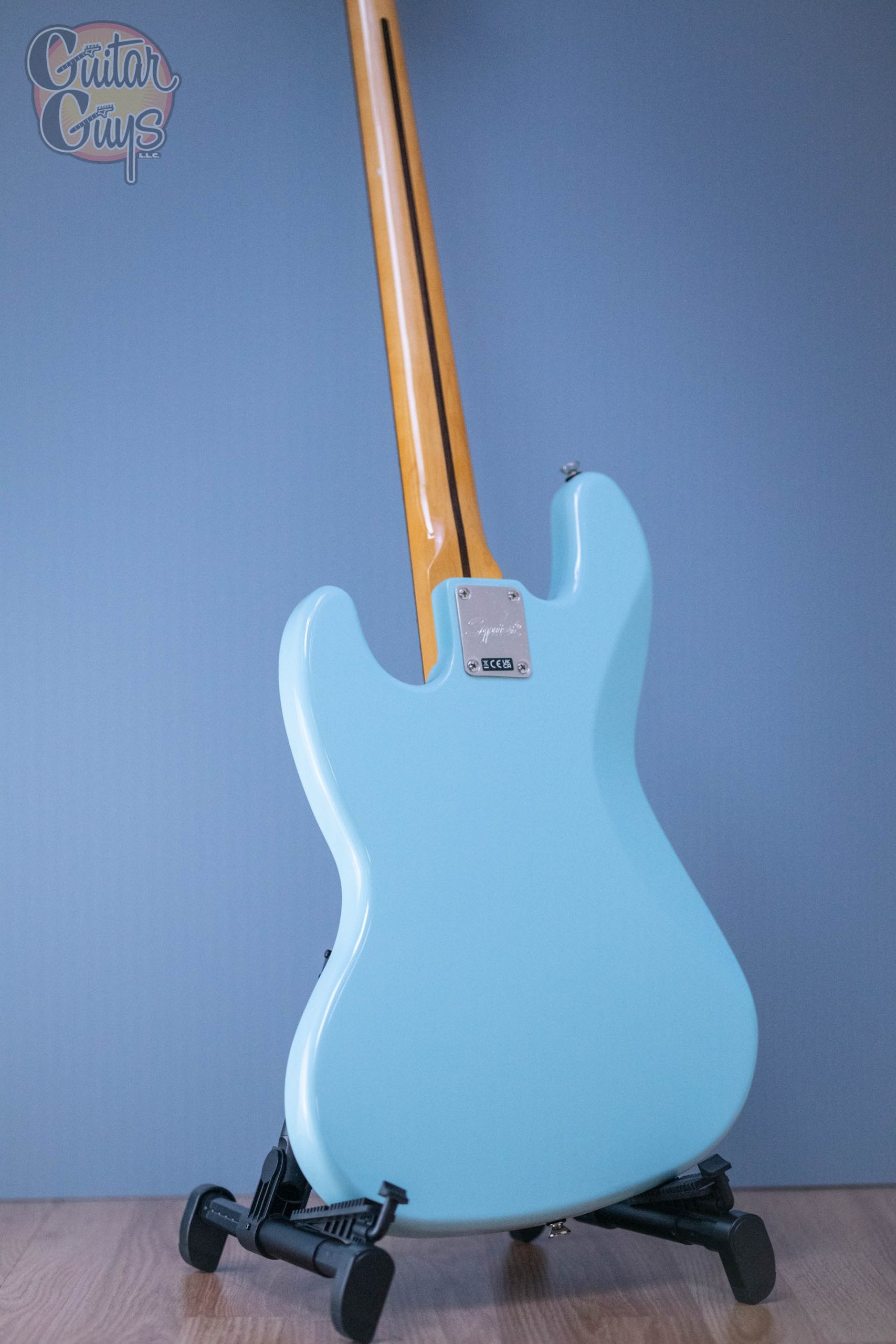 Squier Jazz Bass ブルー Amazon.com: Squier Classic Vibe 60s Jazz Bass, Daphne Blue