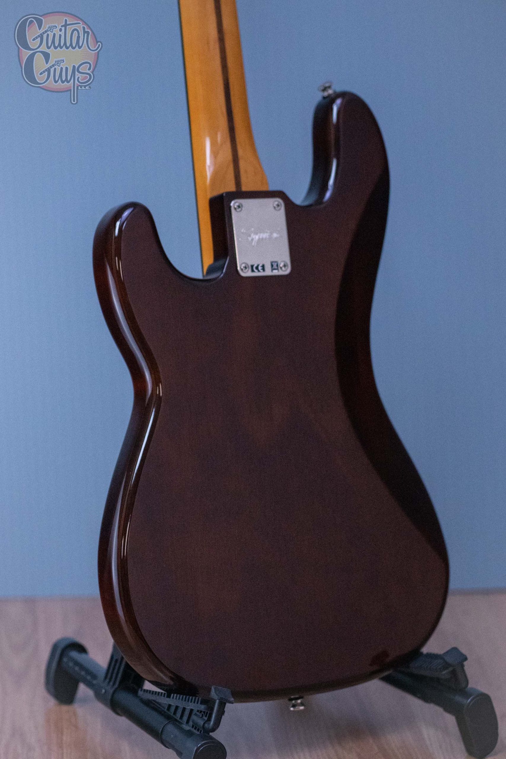 Squier CLASSIC VIBE '70S PRECISION BASS (Walnut) - Guitar Guys