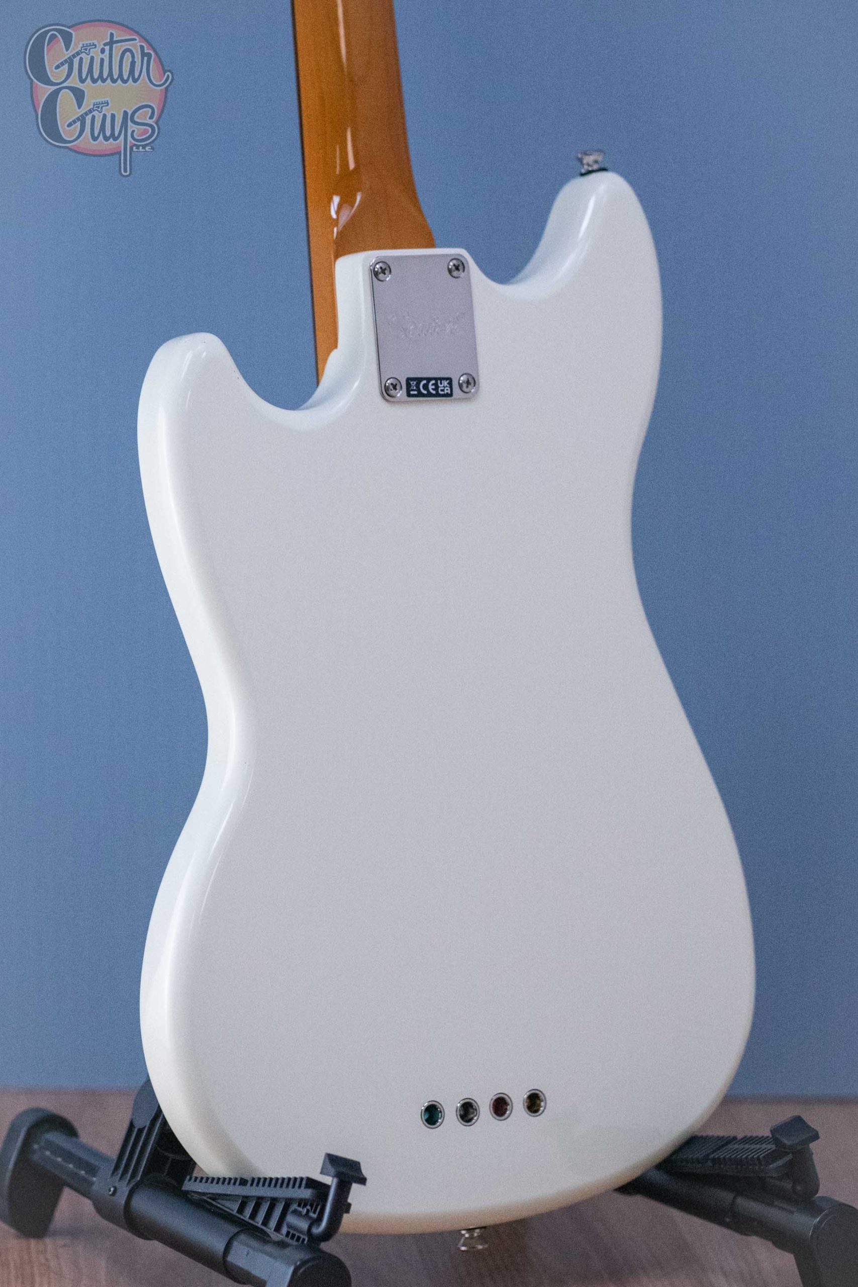 Squier Classic Vide ‘60s Mustang Bass Amazon.com: Squier Classic Vibe 60s Mustang Bass, Olympic