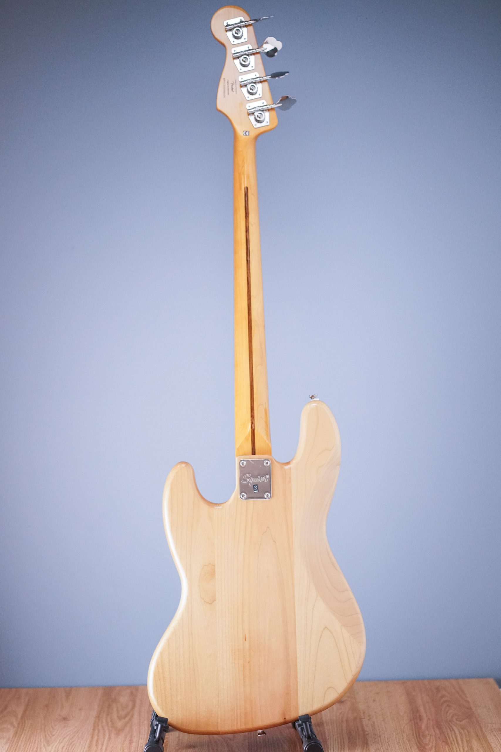 Squier CLASSIC VIBE '70S JAZZ BASS (Natural) - Guitar Guys