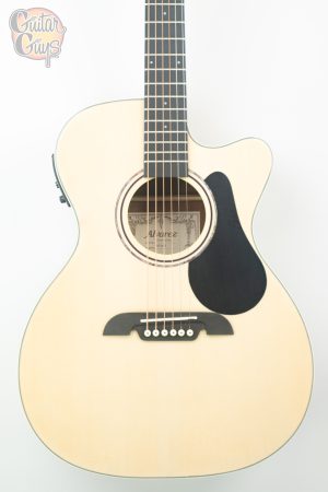 Alvarez RF26CE Regent OM/Folk w/cutaway Spruce Natural/Gloss