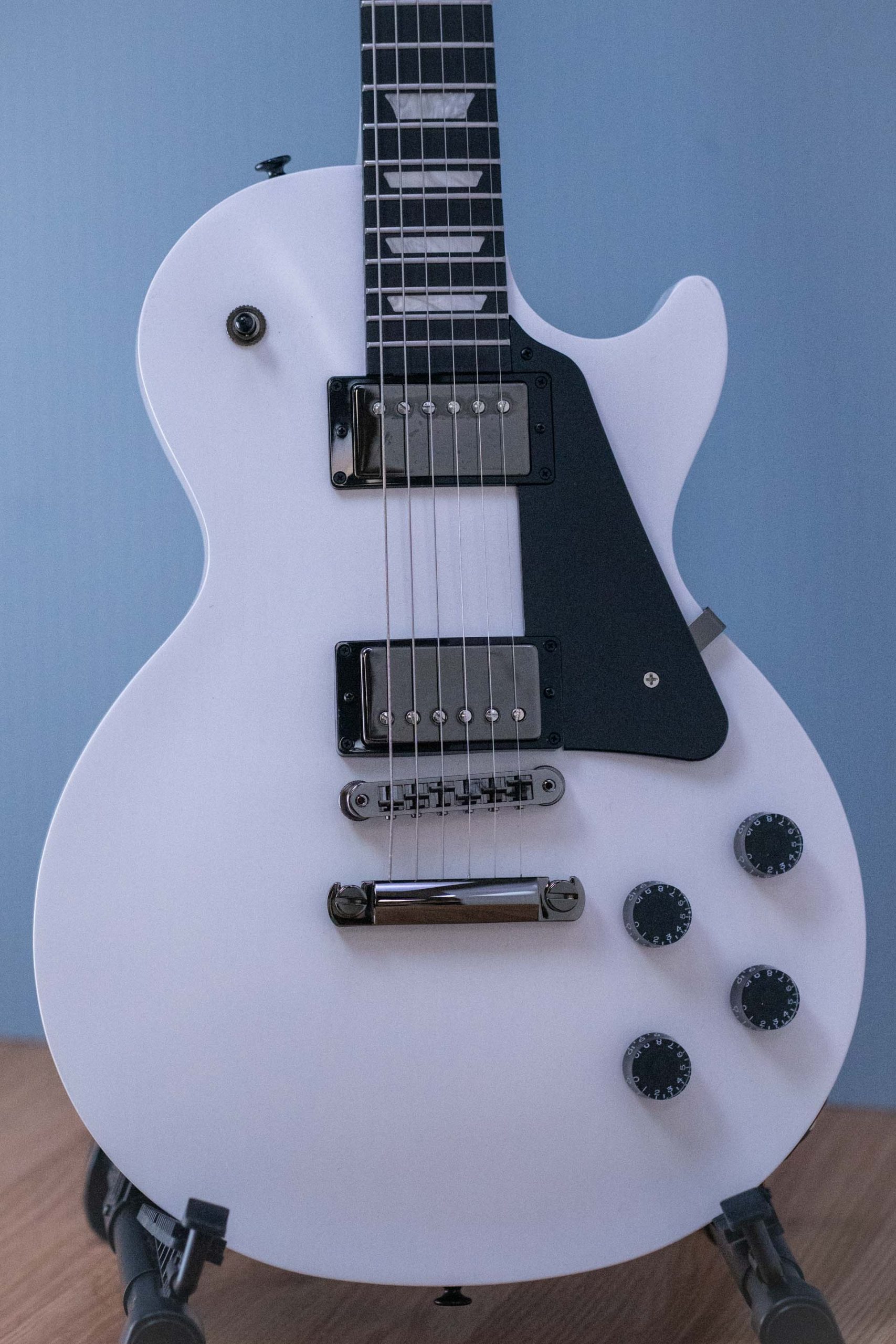Gibson Les Paul Modern Studio Worn White - Guitar Guys