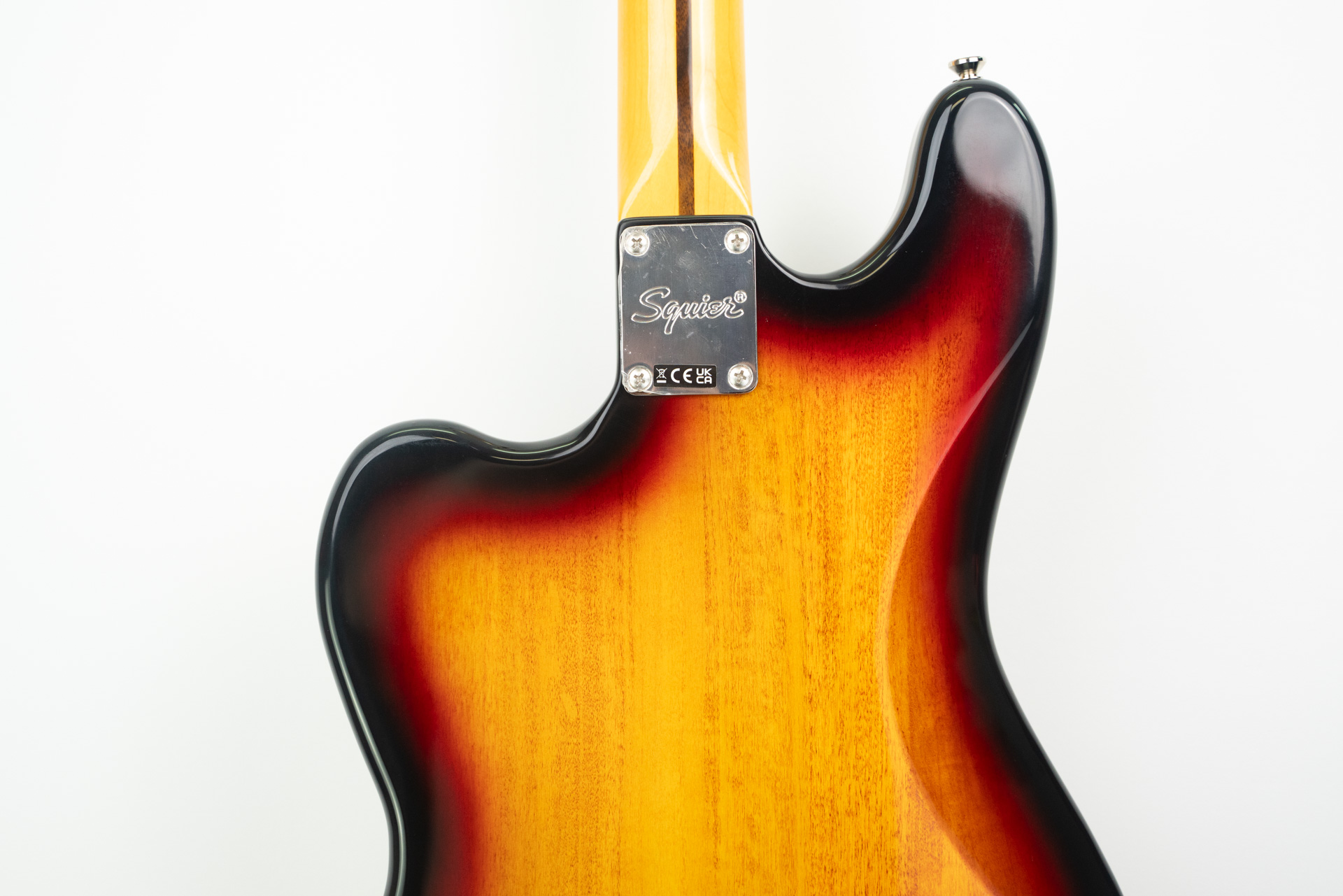 Squier CLASSIC VIBE BASS VI (3-Color Sunburst) - Image 6