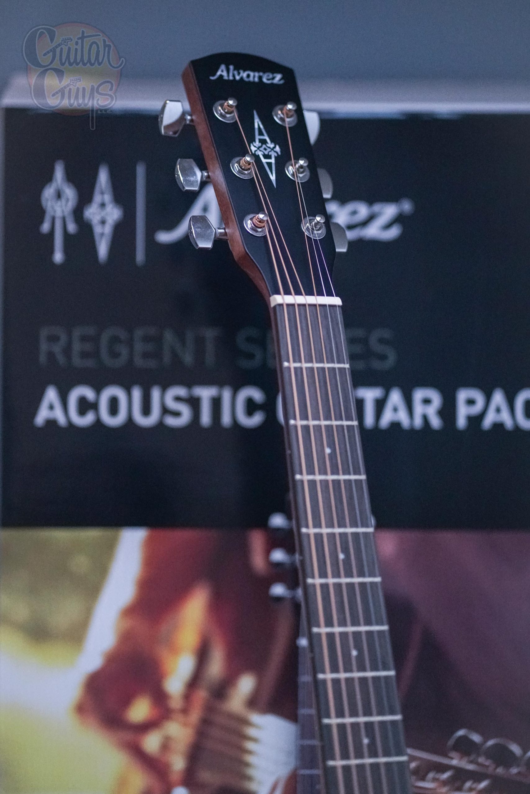 Alvarez RD26S-AGP Regent Dreadnought Acoustic Guitar Pack Spruce Natural/Satin - Image 2