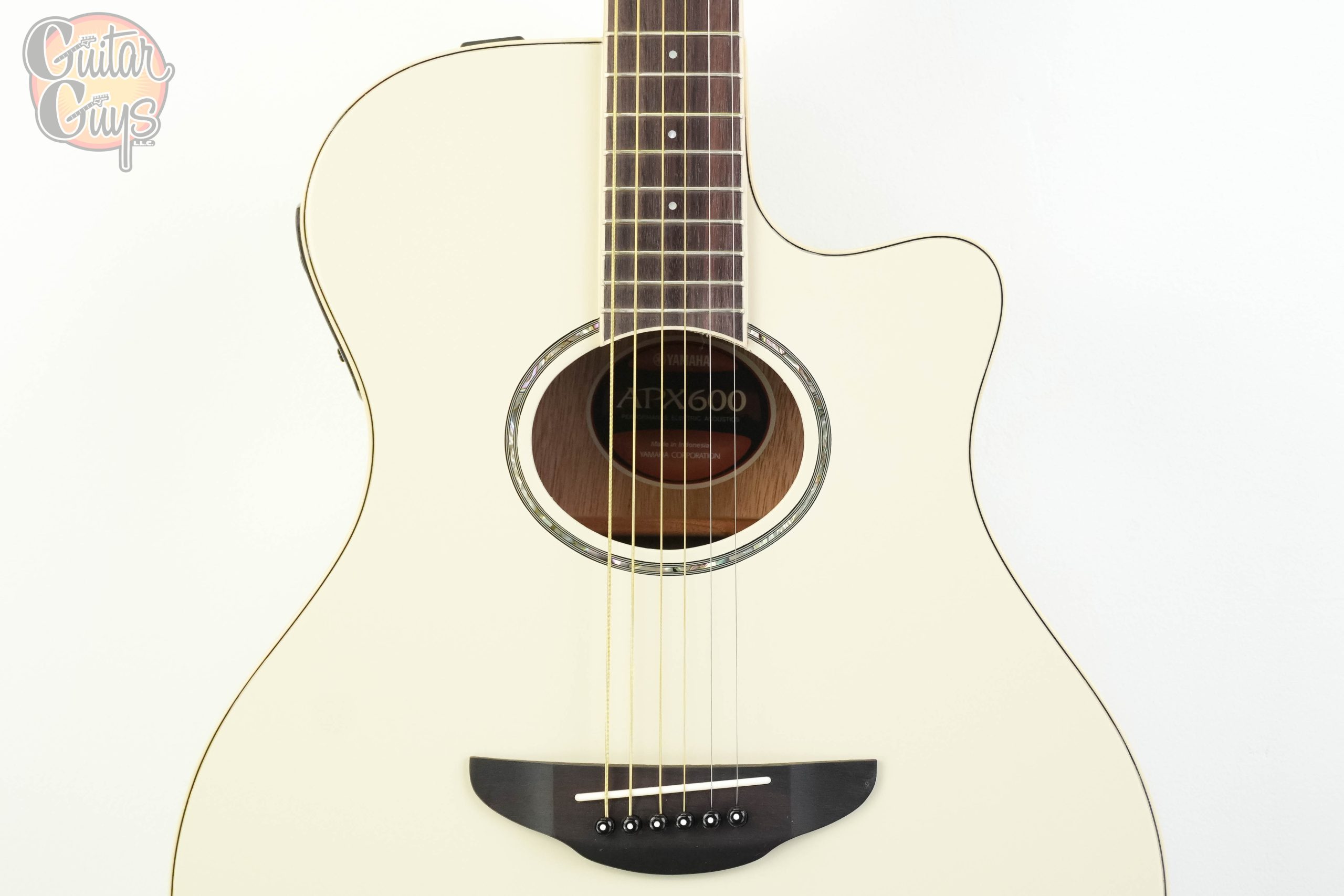Yamaha APX600 (Vintage White) - Guitar Guys