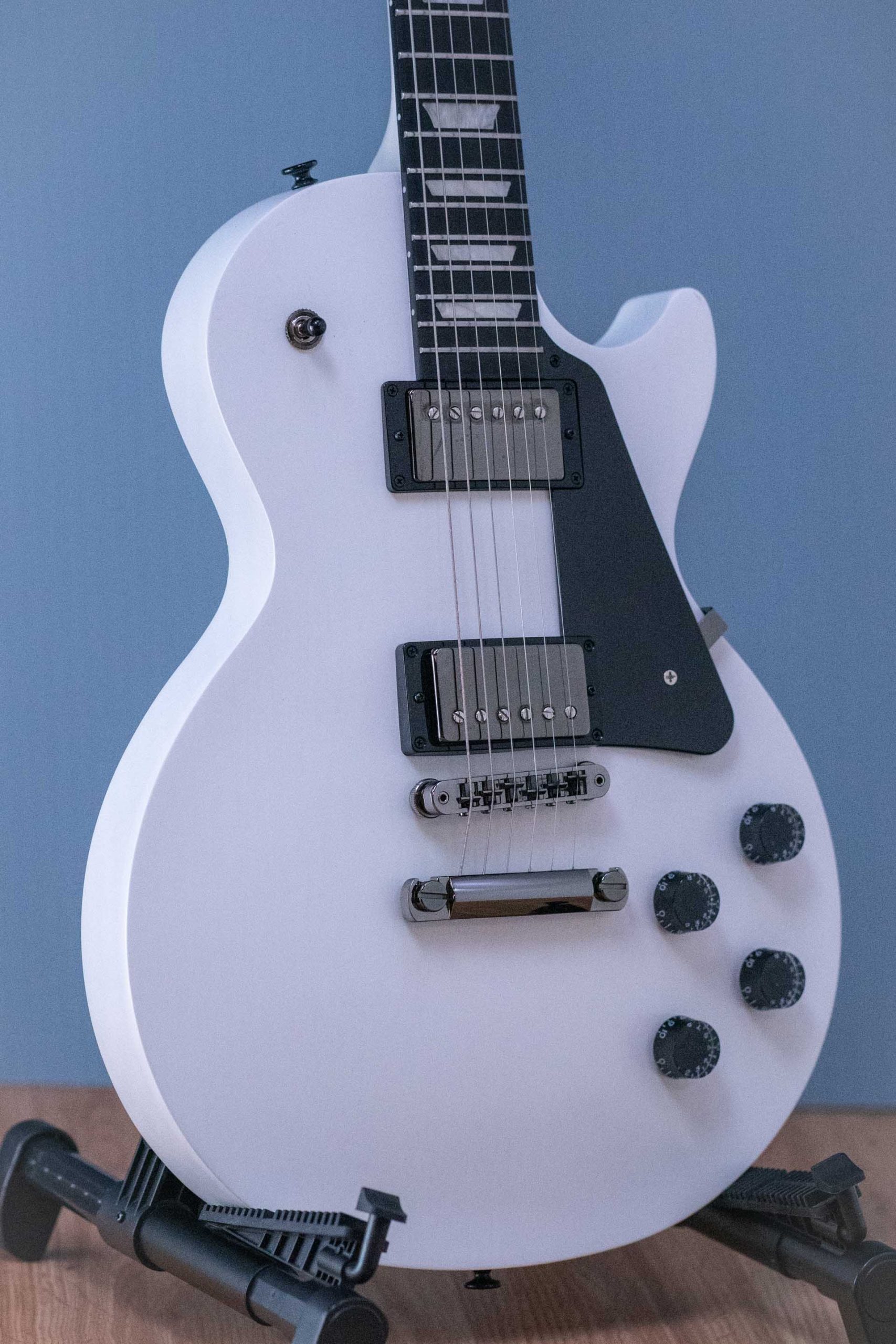 Gibson Les Paul Modern Studio Worn White - Guitar Guys