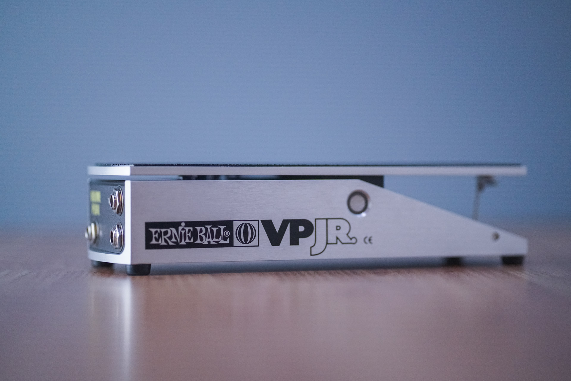 ERNIE BALL VP JR.