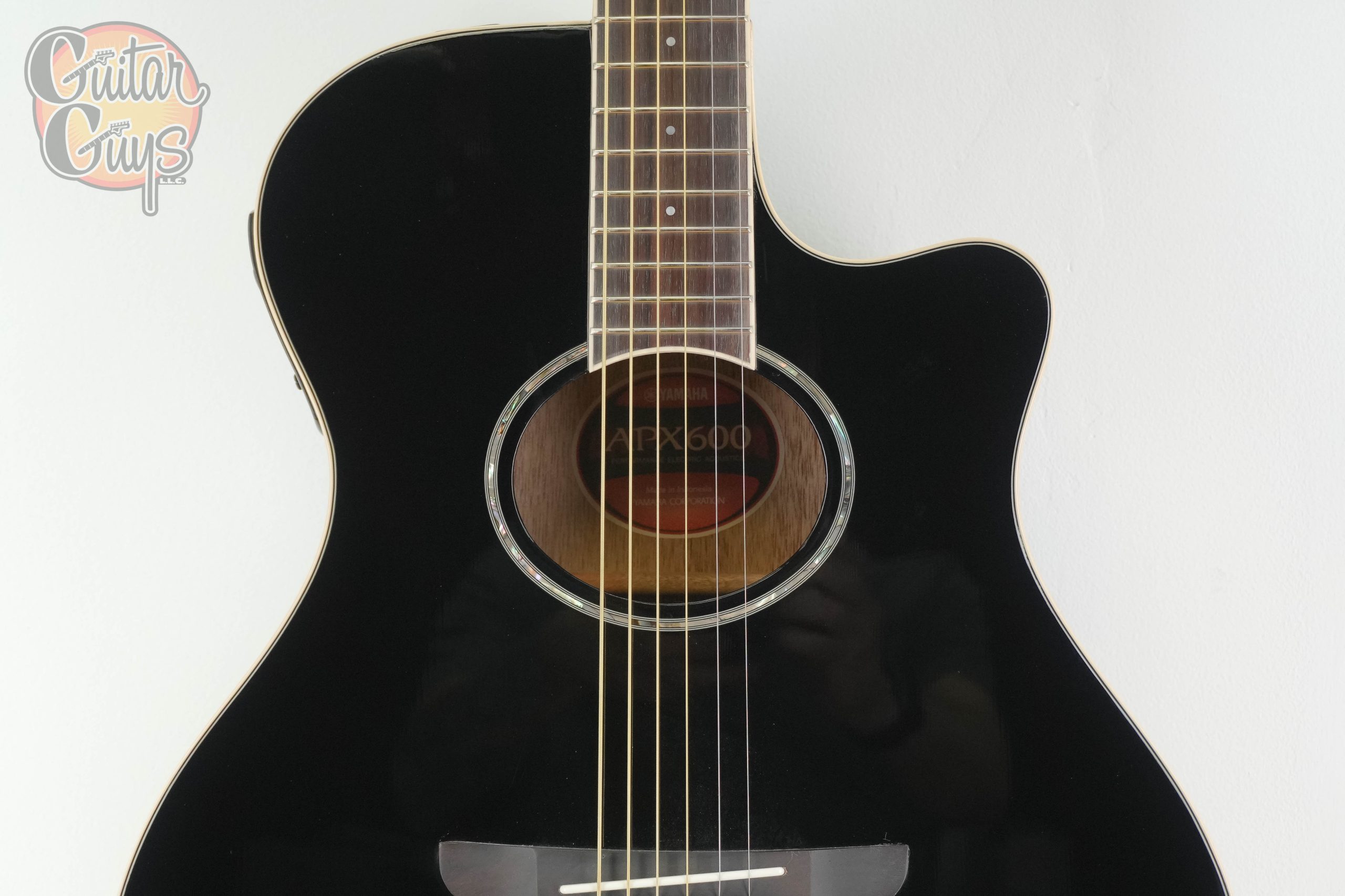 Yamaha APX600 Black DEMO - Image 4