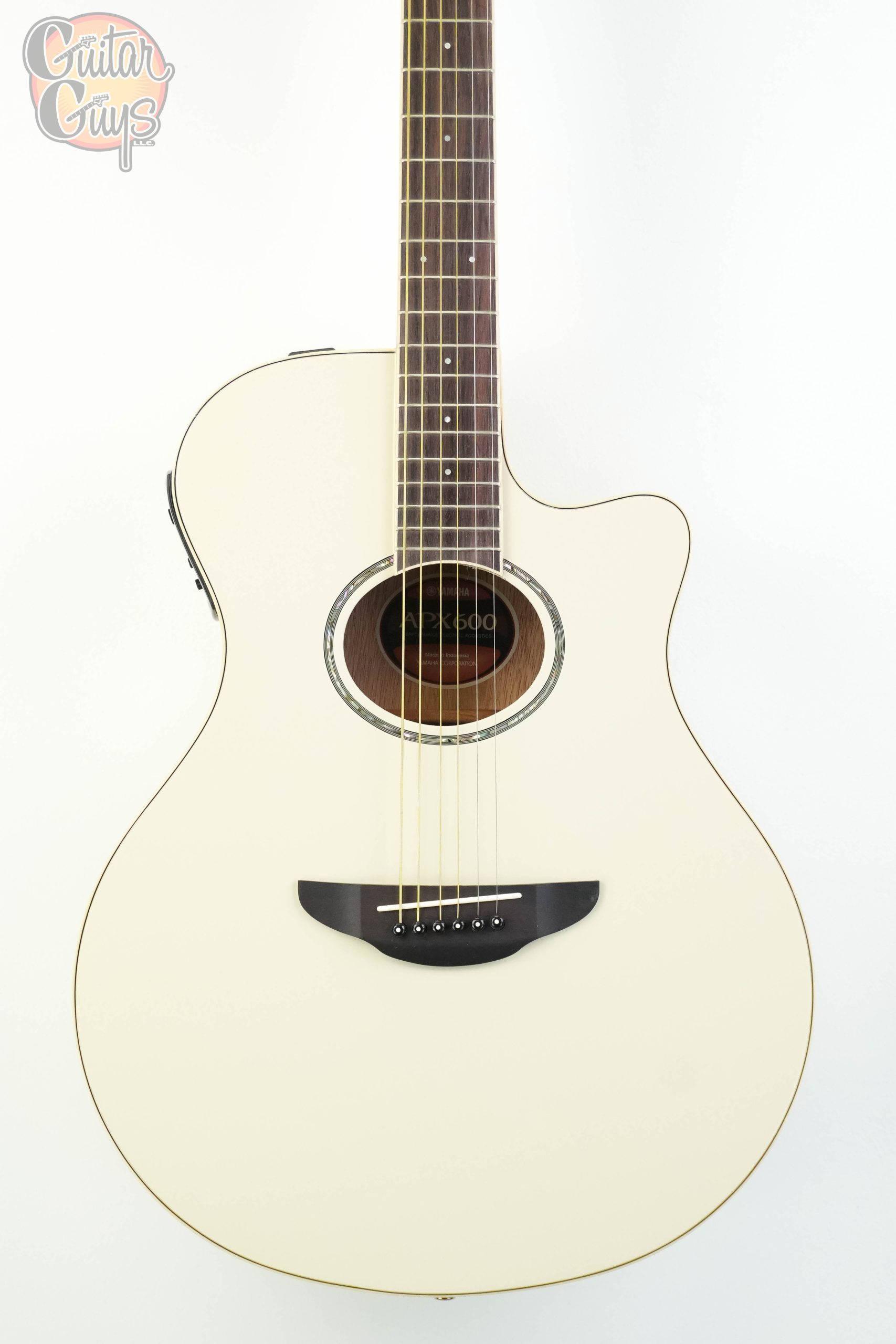 Yamaha APX600 (Vintage White)