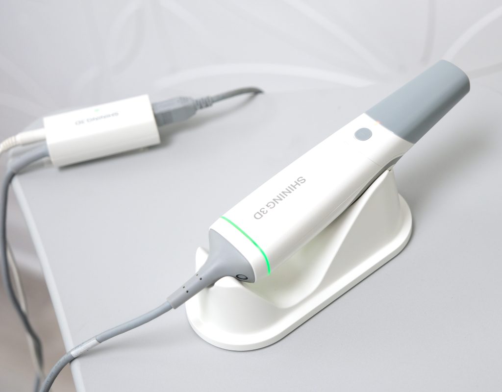 AOS3WiredOnDock-DustCover