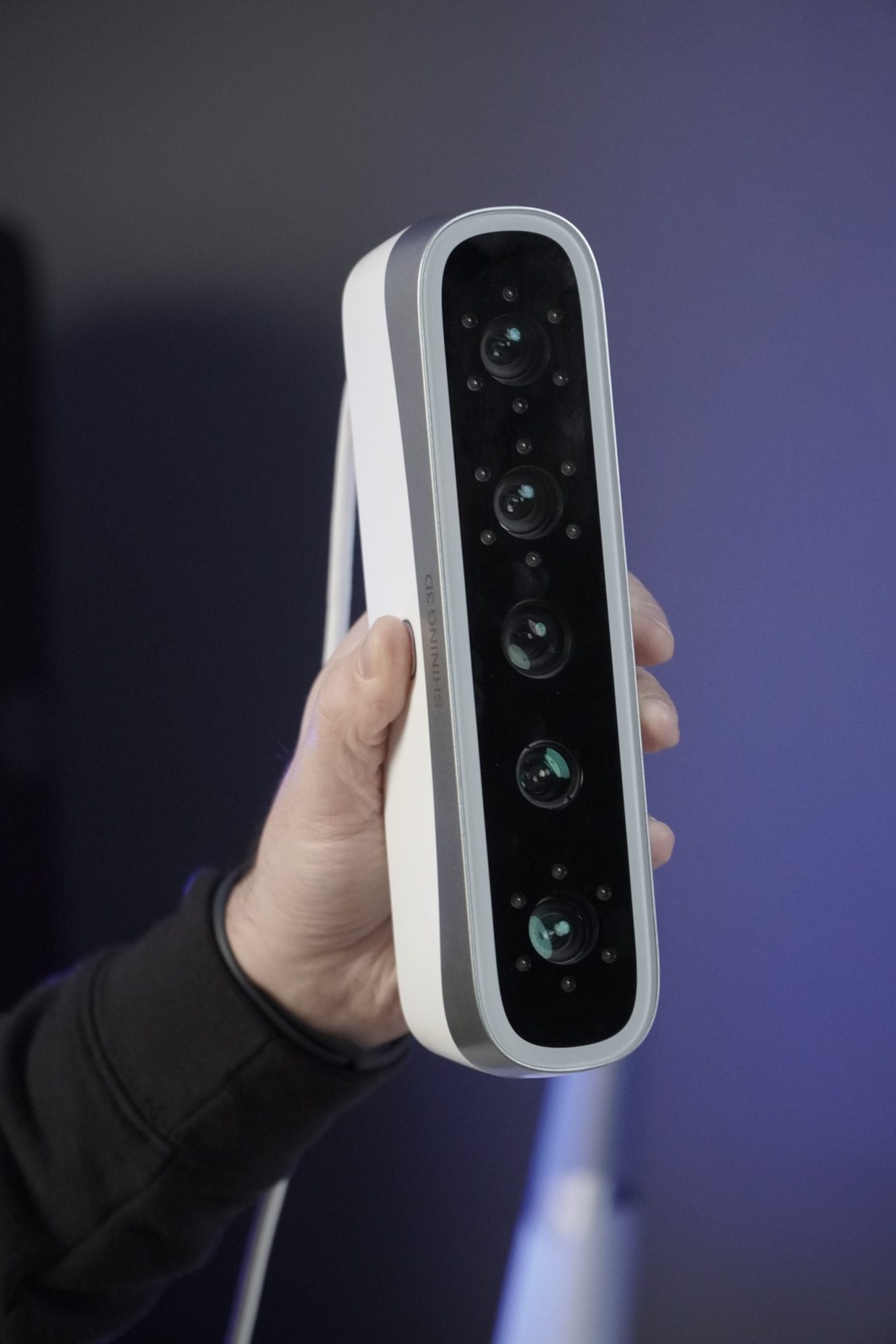 Metismile.Held.In.Hand.Vertically