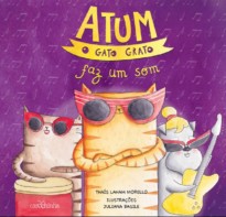 Atum, o gato grato faz um som