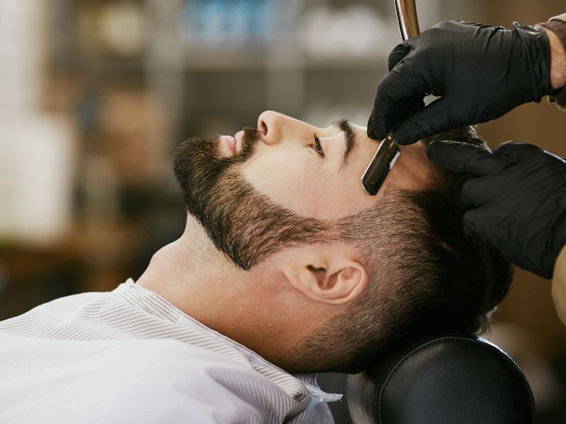 como fidelizar clientes barbearia - equipe