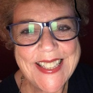 A DaliARTMarket Customer
