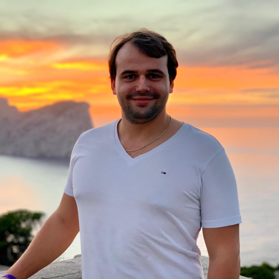 A The Million Roses Europe Customer