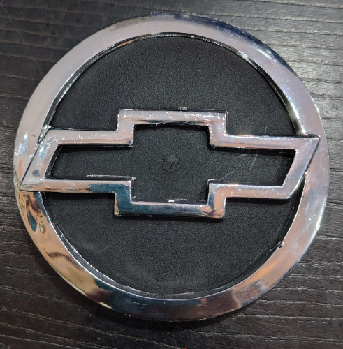 EMBLEMA DE PERSIANA CORSA CROMADO NEGRO