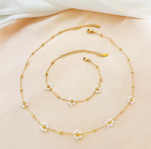 Set de gargantilla con flores de piedras blancas y grises
