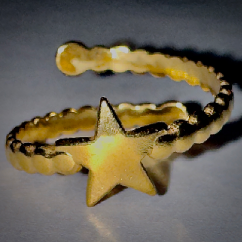 ANILLO EN ACERO PUNTOS CONTINUOS CON UNA ESTRELLA ANA000210