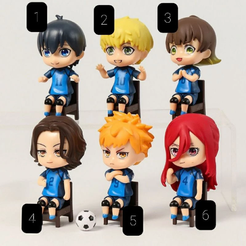 FIGURA BLUE LOCK SENTADA