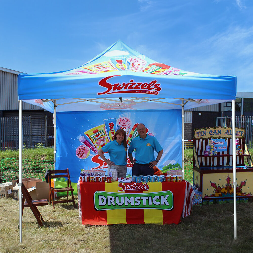 Easy pop-up beach tent to sell food