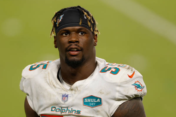 Dolphins sign LB Baker to 3-year, $39M extension