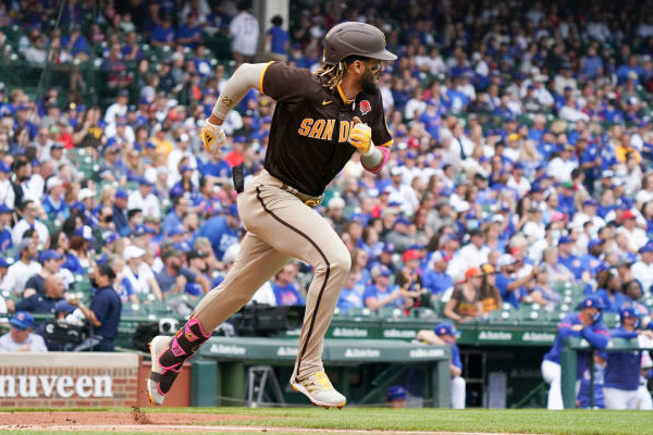 Padres' Tatis leaves game with oblique tightness